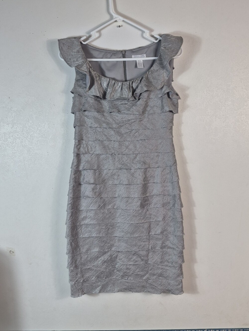 Women's London Times Silver Ruffled Dress Size 4P